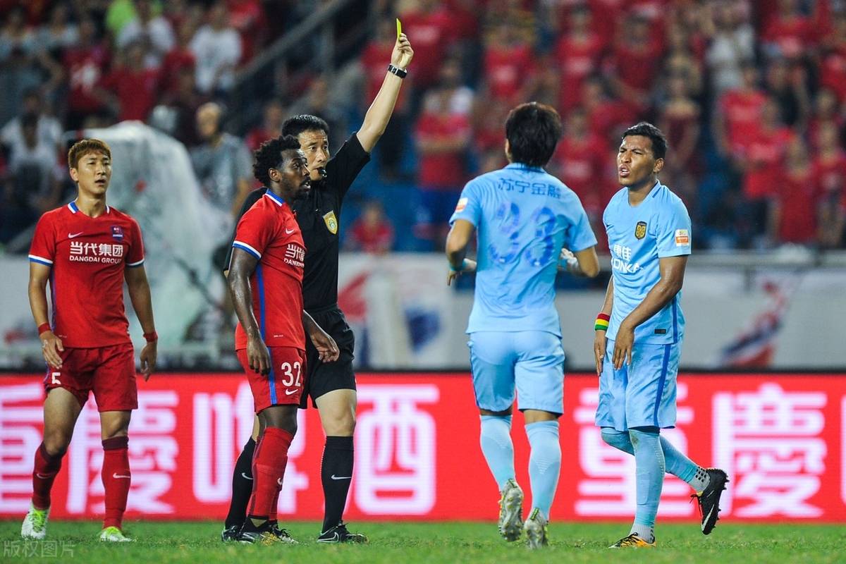 惊艳表现!南美球队逆袭夺得国际联赛冠军 惊艳表现!南美球队逆袭夺得国际联赛冠军