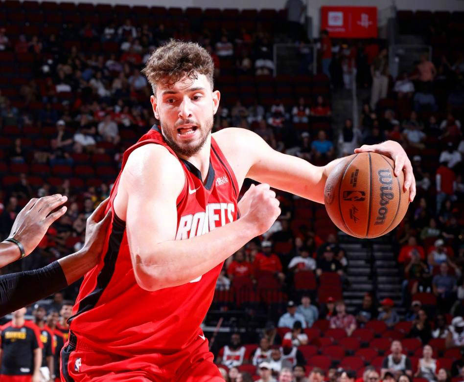 爵士完成绝杀，锁定季后赛资格取得重要胜利的简单介绍