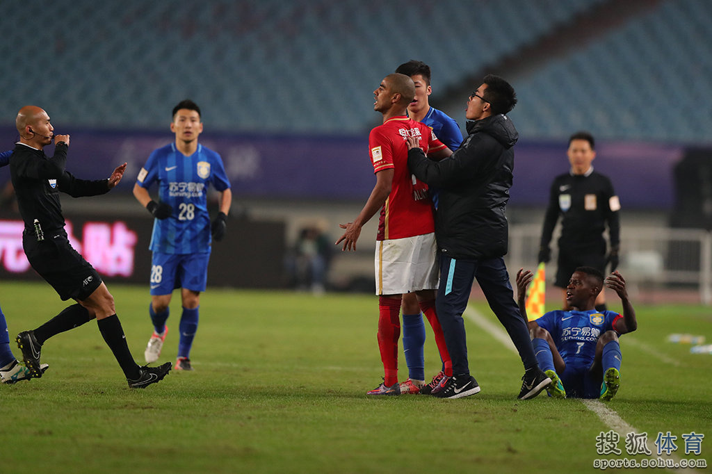 开云官网-包含恒大克苏宁主场的草皮找阿兰不放的词条