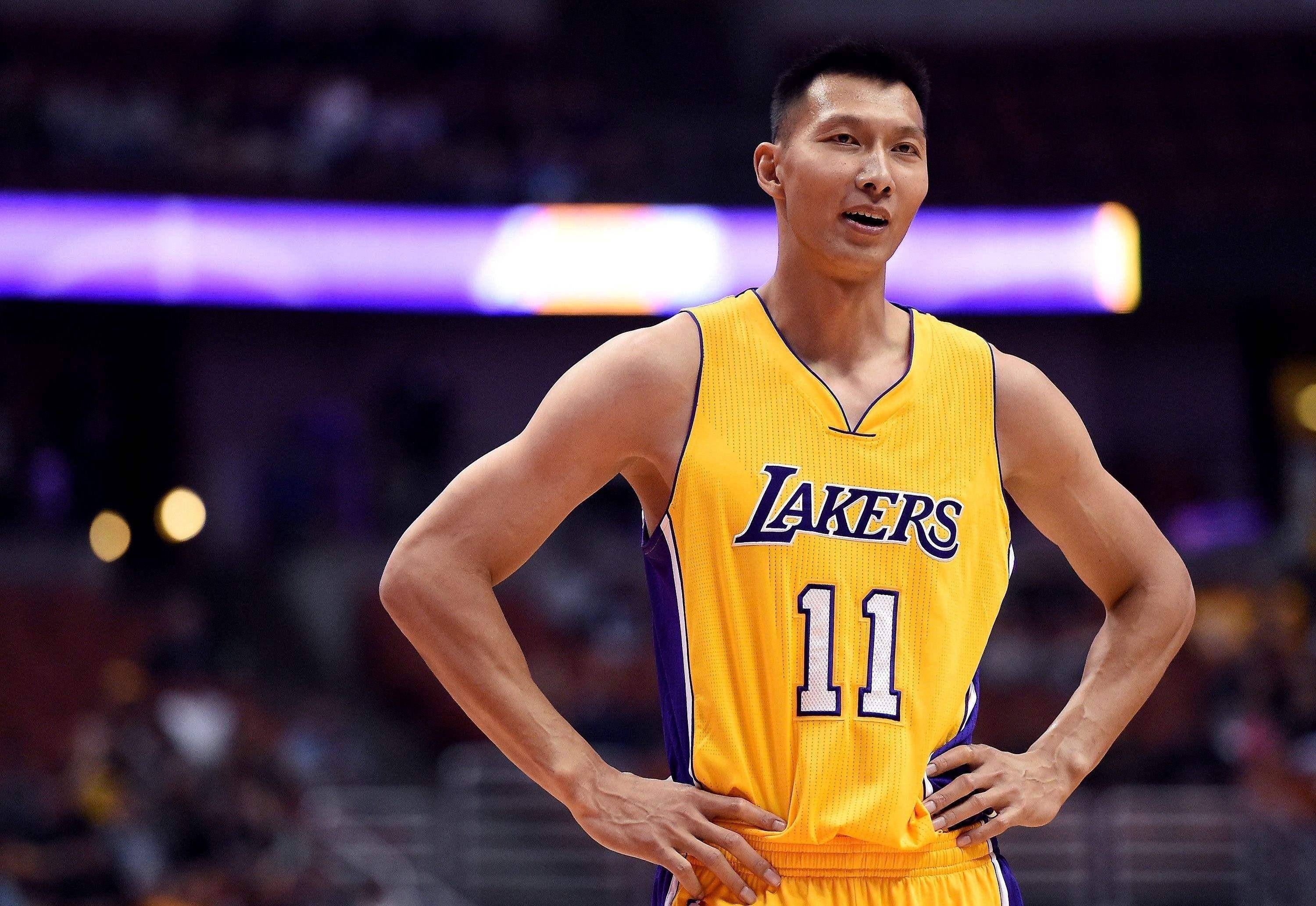 开云体育在线-篮网队热身赛表现亮眼，球员状态逐渐回归正常