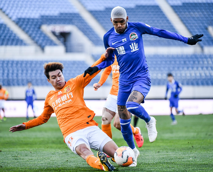 包含深圳客场不敌建业，保级形势愈发严峻的词条