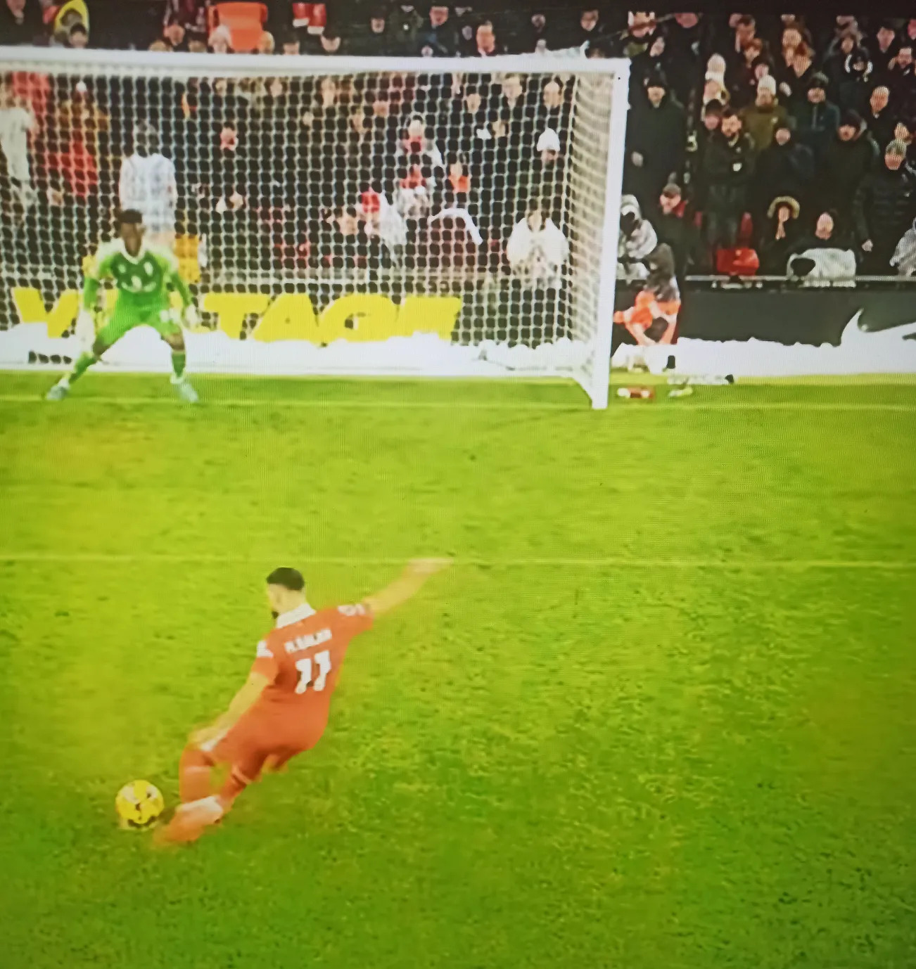 开云体育官网-曼联射手状态回暖连续比赛破门