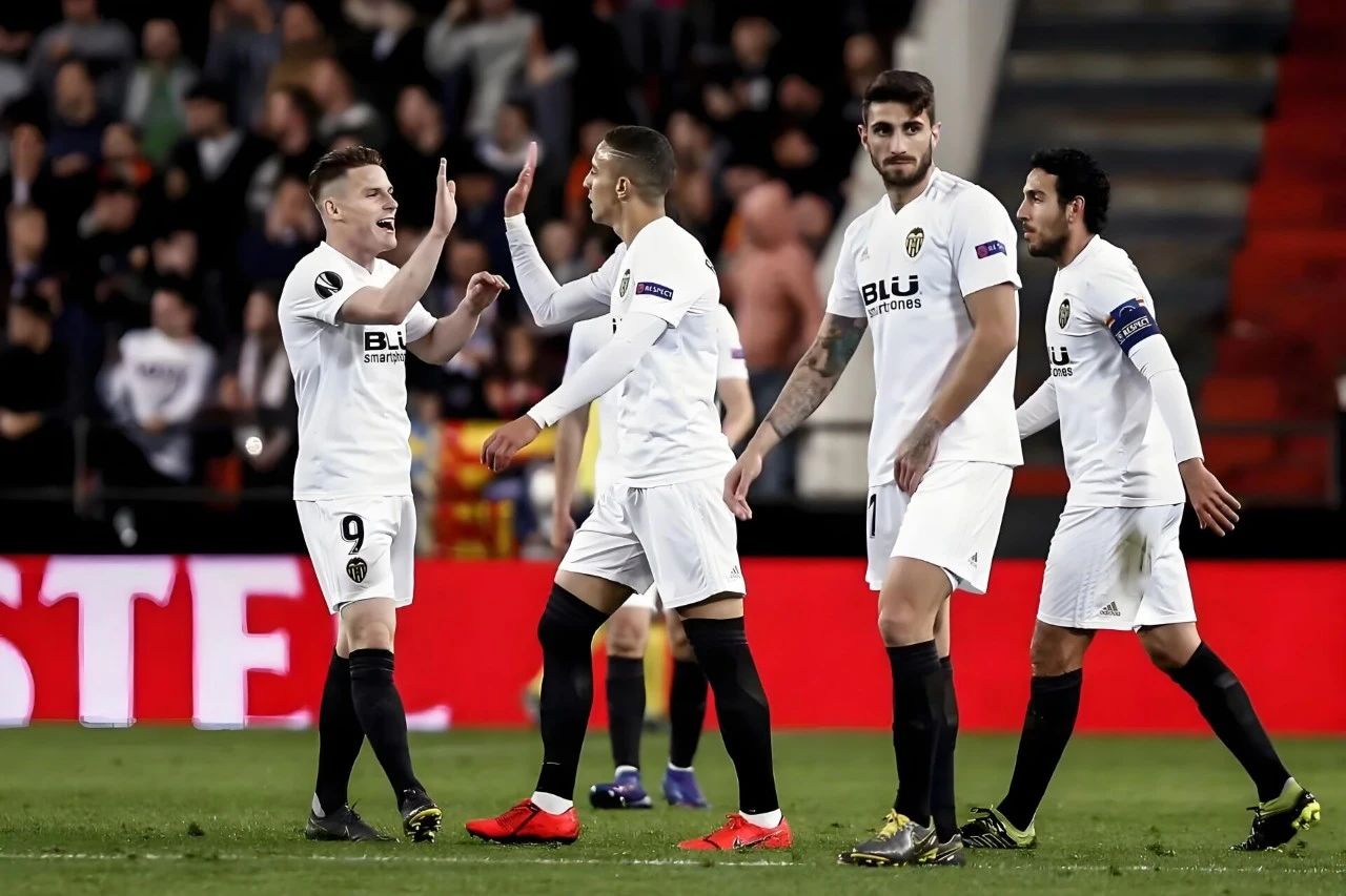 包含马洛卡球员备战，期待在主场赢得比赛的词条