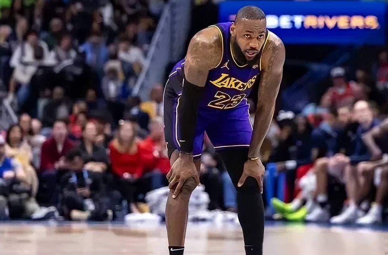 篮球明星表现抢眼,引发球迷热议 篮球明星表现抢眼,引发球迷热议