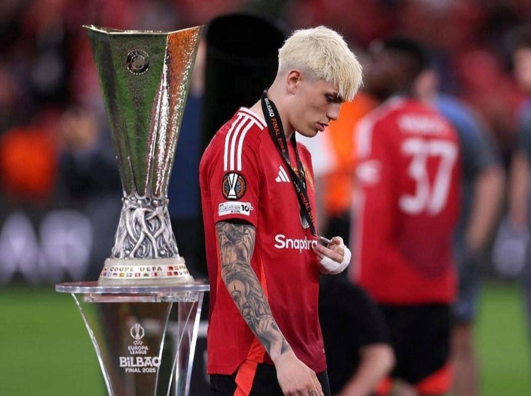 开云APP-曼联主帅神秘退意，球迷议论纷纷的简单介绍