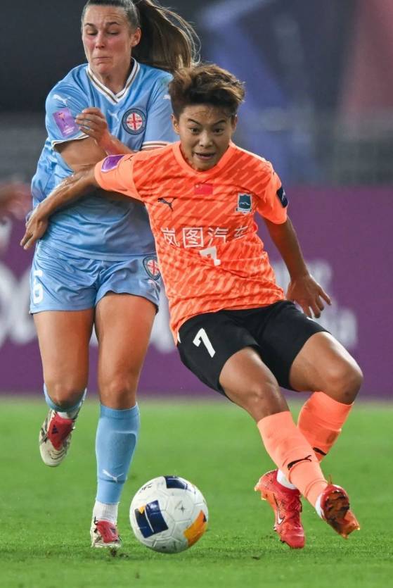 关于女足比赛中出现金字塔战术，令人惊叹的信息