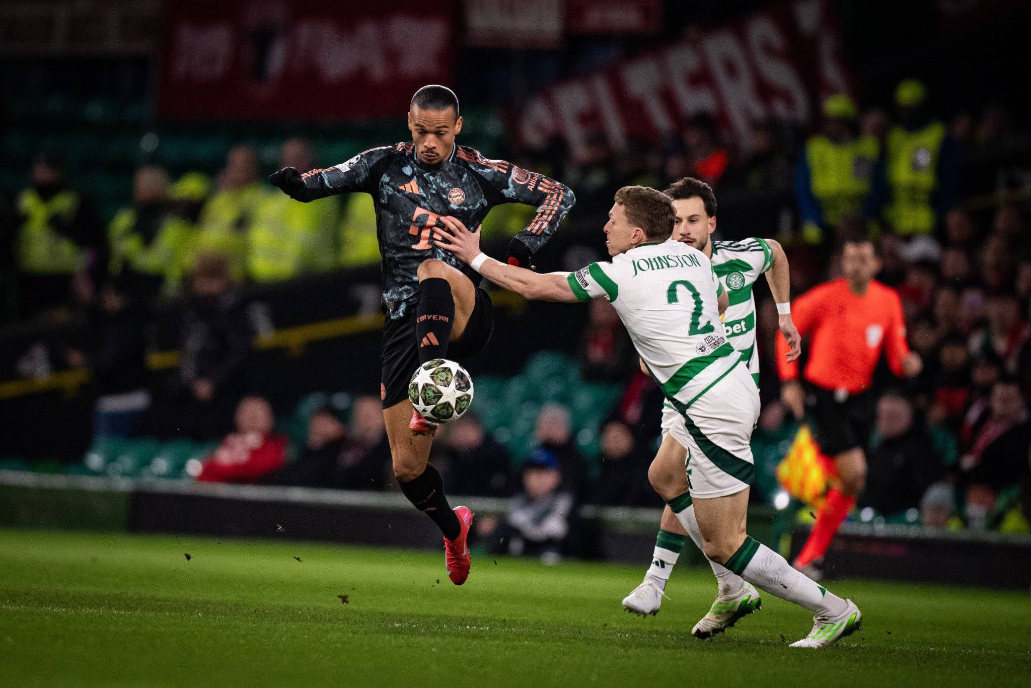 拜仁横扫对手，稳坐欧冠八强