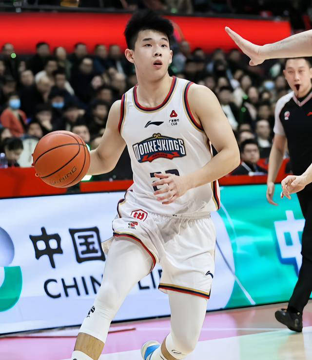 年轻球员崭露头角，CBA联赛注入新鲜活力的简单介绍