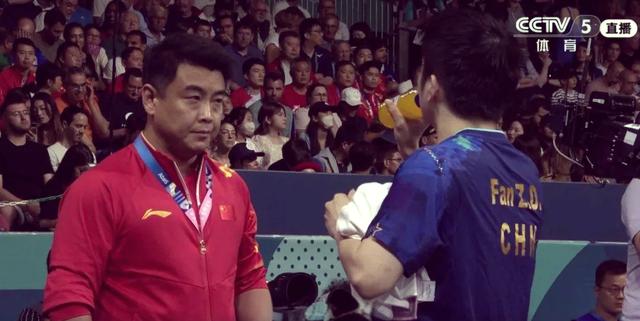 球员在比赛中完成绝地反击，助队晋级半决赛