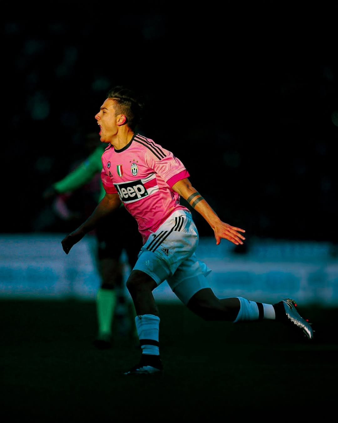 尤文图斯大获全胜，主场赢得掌声雷动的简单介绍