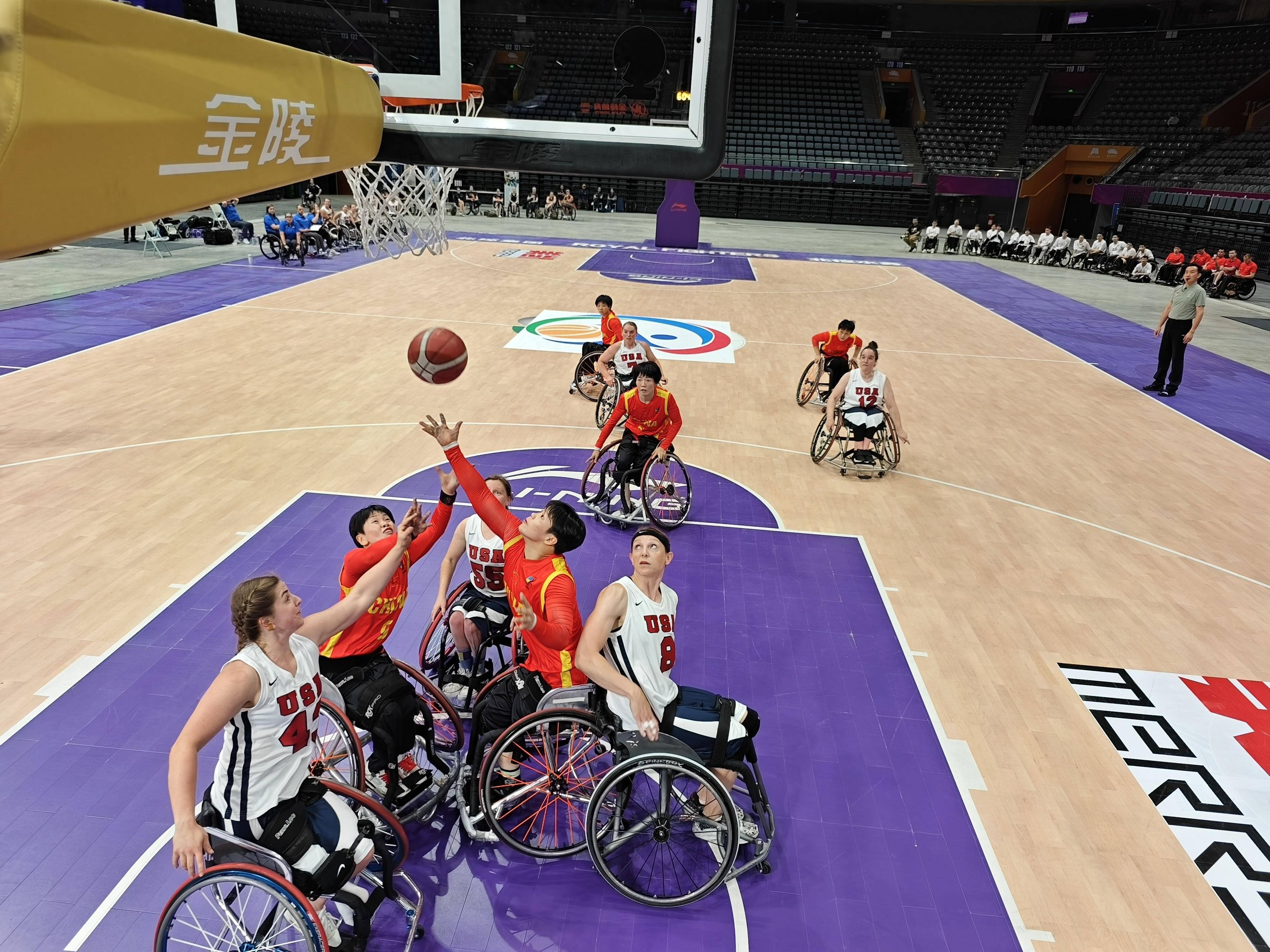 欧洲城市篮球邀请赛：伦敦队逆转战胜巴黎队