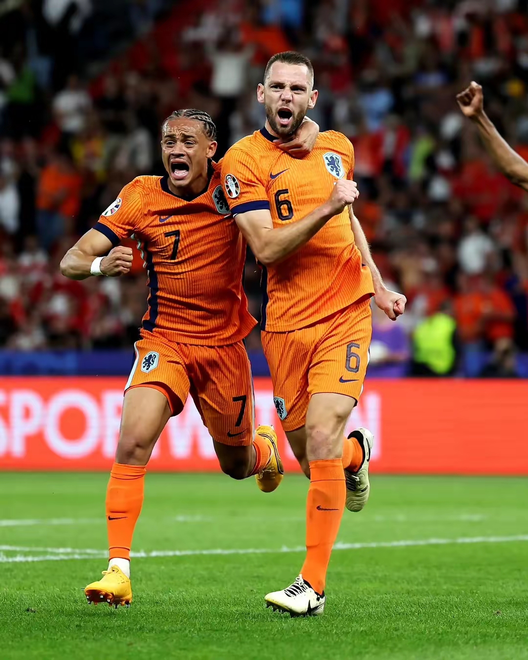荷兰客场战胜土耳其，继续领跑小组