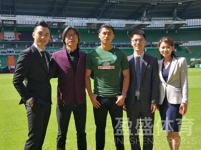 关于云达不莱梅球员在客场比赛中展现出团队合作精神的信息