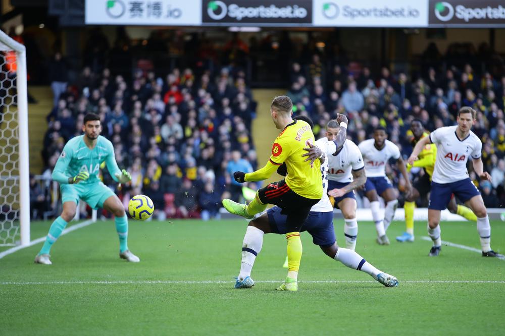 热刺绝杀德国队，梅西扑点救主英超