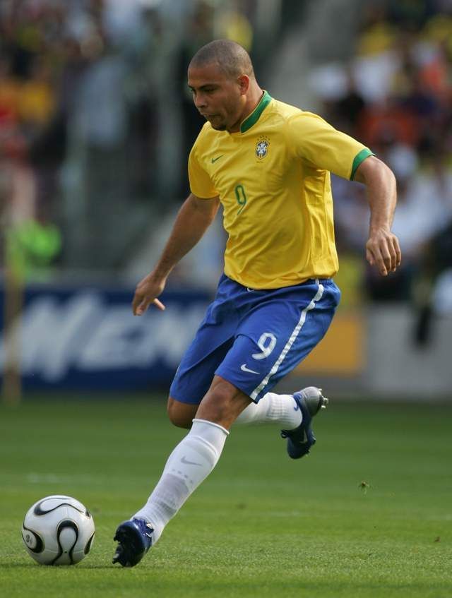 包含巴西队在国际赛场上崭露头角吸引众人关注的词条