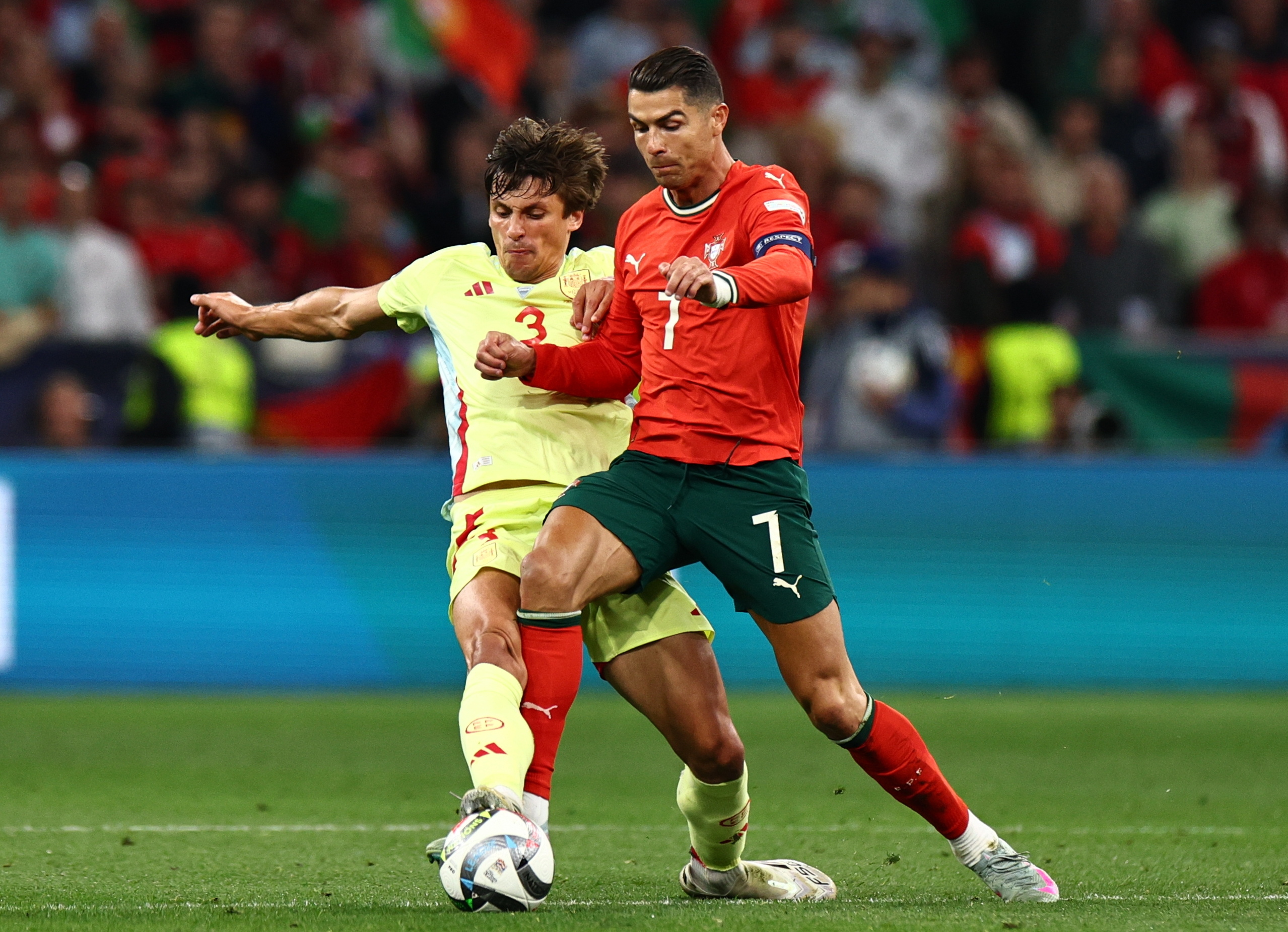 开云体育入口-最新欧冠：英格兰登顶葡萄牙，引发热议的简单介绍