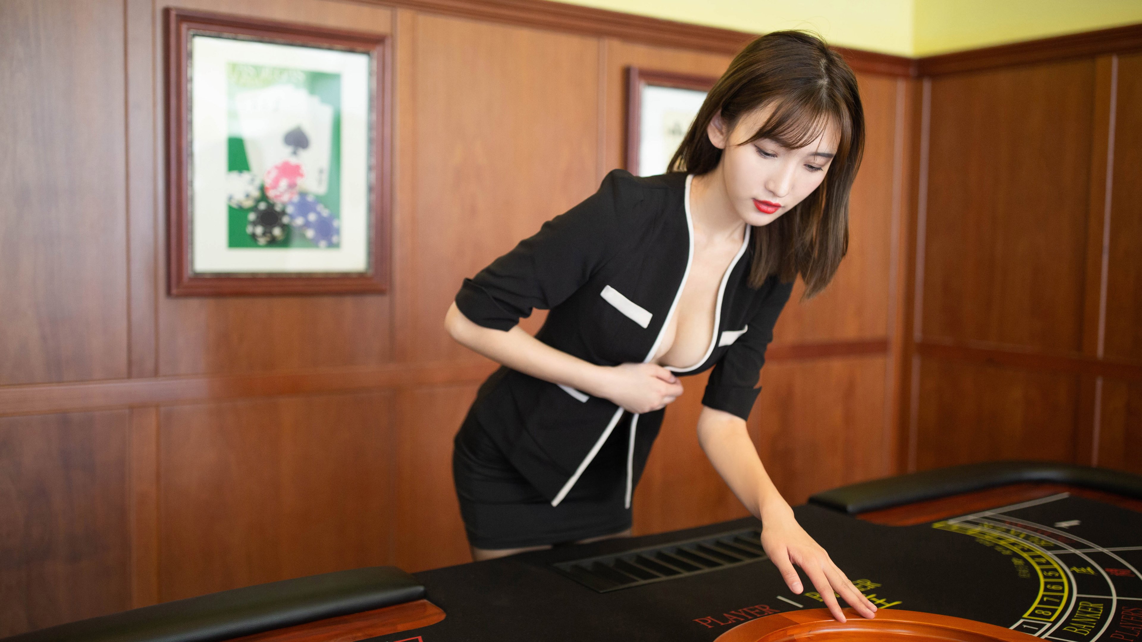 开云平台-足球夜晚的两种叙事，卢卡库的野性之火与太极虎的精算棋局