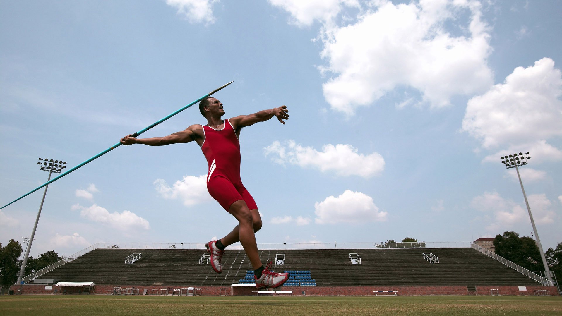 跨域狂胜与接管，当开拓者轰塌王权，哈利伯顿在绿茵场加冕