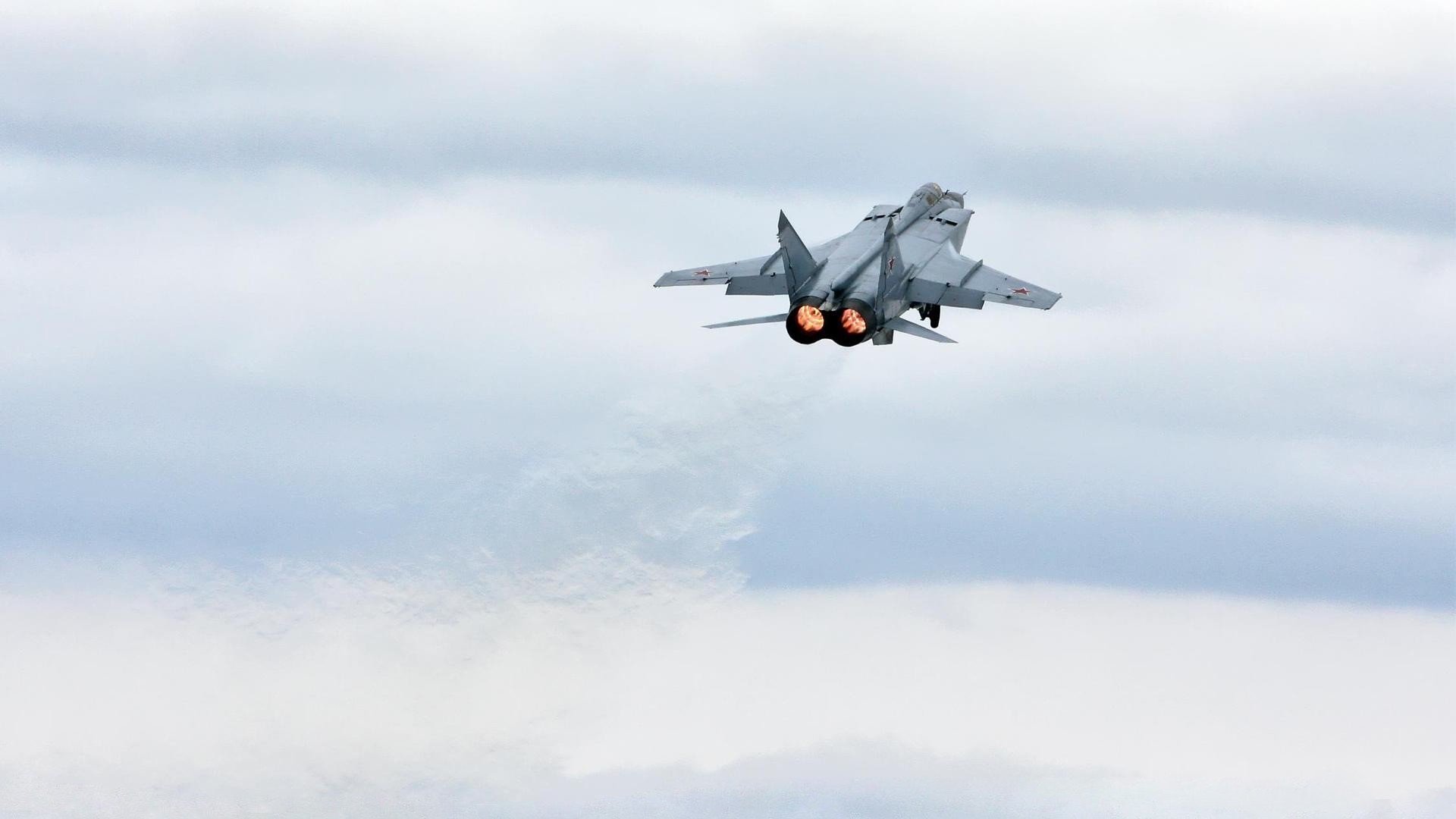 北欧风暴与阿根廷魔法，当芬兰火力在亚特兰大遇见大场面先生